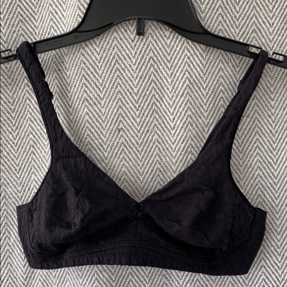 BLACK LIGHTWEIGHT BALI BRA, SIZE 36B